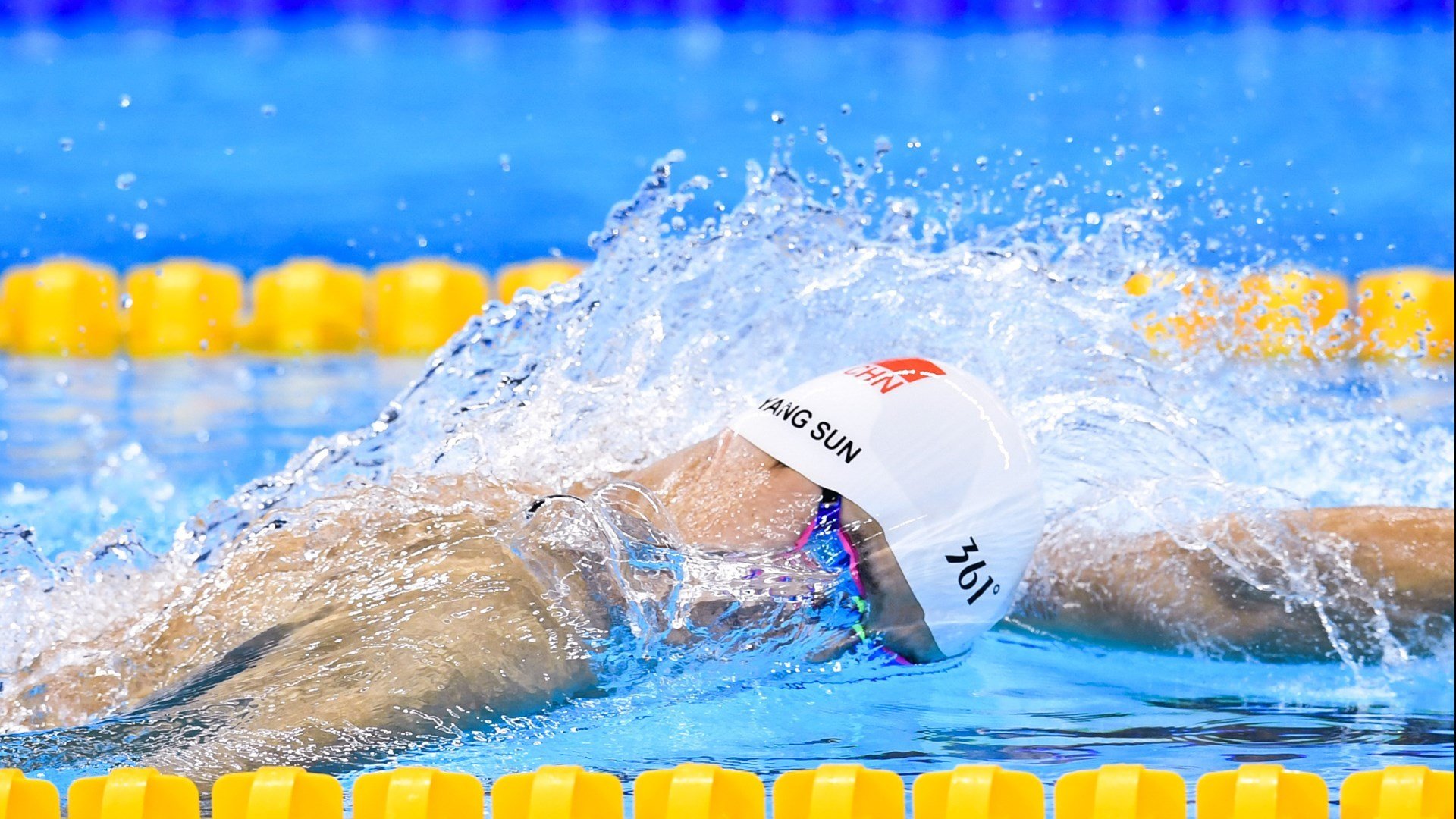 拜仁观众热烈欢呼！，蒂姆迎来十二赛季出色发挥气势如虹延续