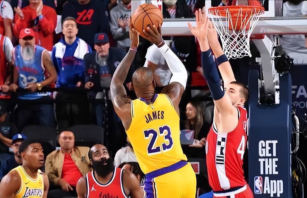 关于詹姆斯官方宣布夺冠新规,快船引发争议!全场沸腾不已的信息